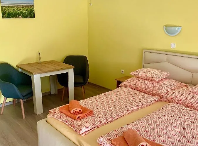 Andreaapartmanok Bed & Breakfast 3*