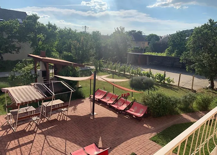 Bed & Breakfast Andreaapartmanok 3*