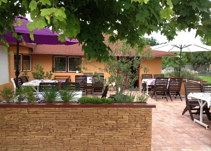 Andreaapartmanok לינה וארוחת בוקר באלאטונפורד