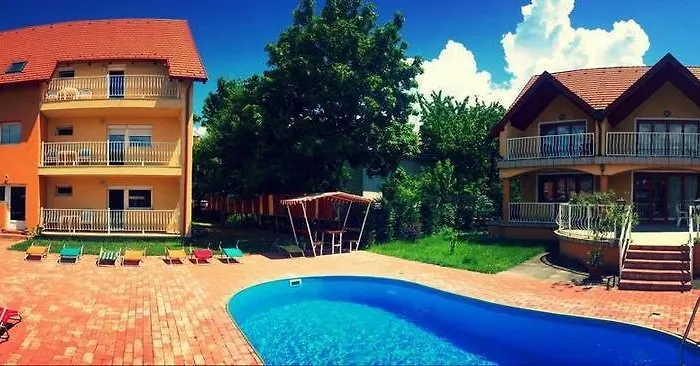 Bed & Breakfast Andreaapartmanok 3*