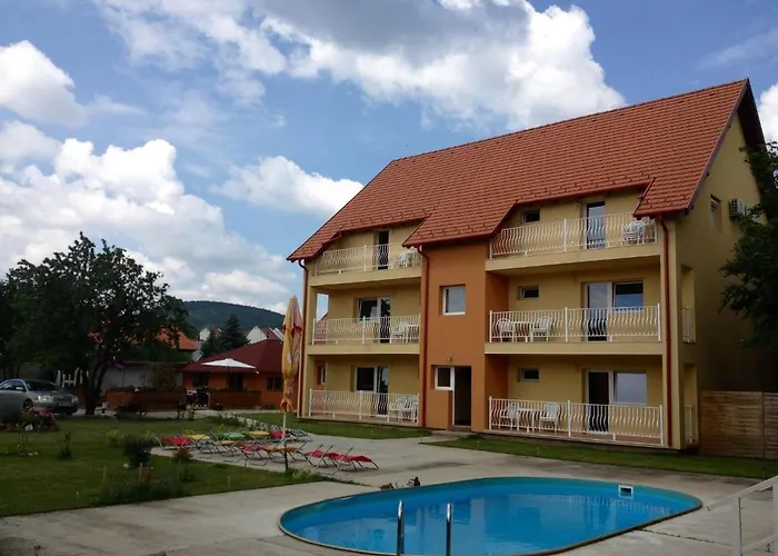 לינה וארוחת בוקר Andreaapartmanok 3*